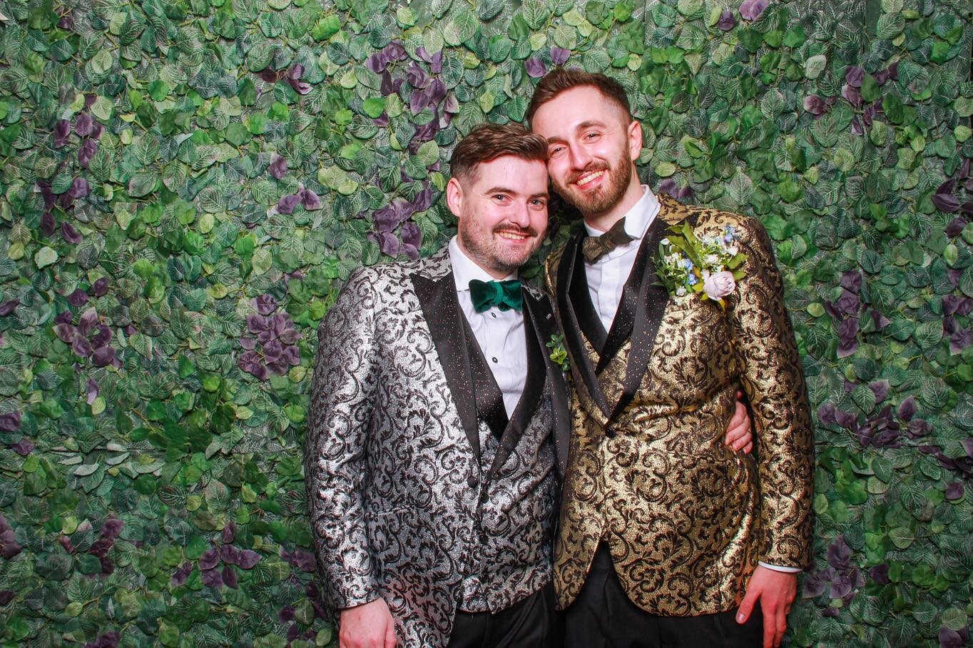 Another huge congratulations to Alex &amp; Matt! Last Saturday these love birds tied the knot at @foxtailbarnsvenue and we were delighted to attend and take 250 brilliant photos for them 👏🏻

#foxtailbarns #ohphotobooth #photobooth #partybooth #wedd