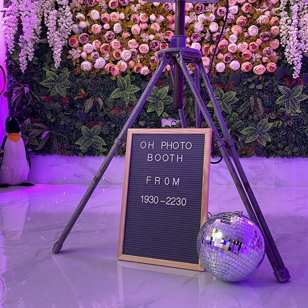 Caved in and bought a disco ball for the set up ✨🪩✨ so cutee 

#ohphotobooth #photobooth #vintagephotobooth #antiquephotobooth #discoball #discoballdecor