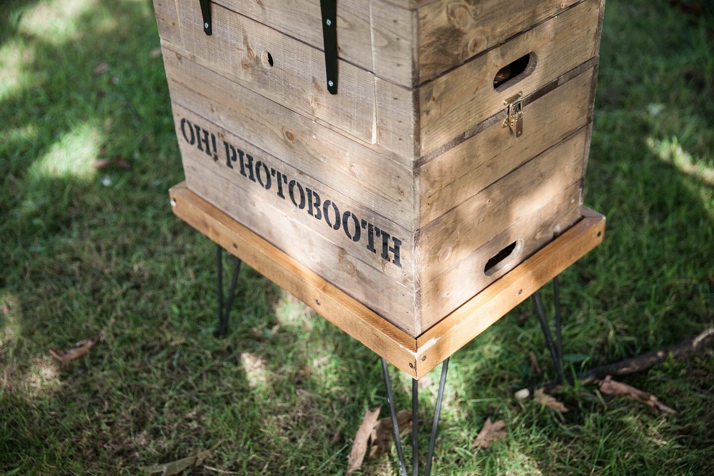 What if the photobooth at your wedding looked like a rustic Beehive? Just kidding&hellip; but what if?

#ohphotobooth #beehivephotobooth #itsaphotobooth #retrophotobooth #uniquephotobooth #derbyphotobooth #partyinspo #weddinginspo