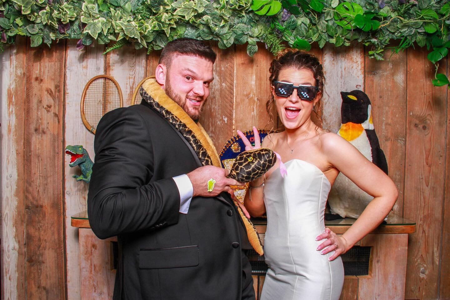 It was a pleasure to attend the wedding of Holly &amp; Adam and didn&rsquo;t they take the best husband and wife photos?! Congratulations again to you both and I wish you the happiest life together ✨

#ohphotobooth #retrophotobooth #derbyphotobooth #