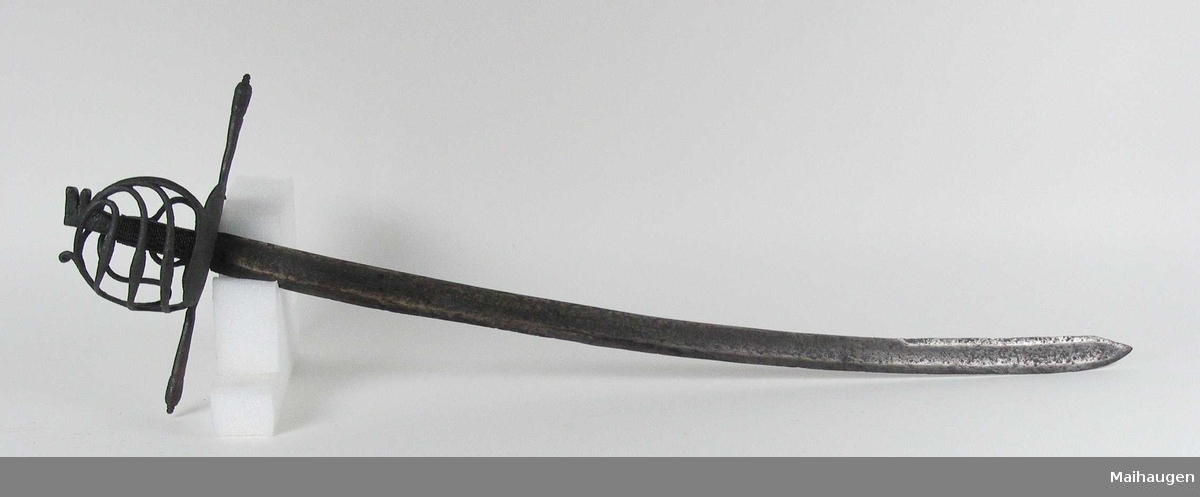 Example of Type A Tessak. Source: https://digitaltmuseum.no/011021909351/sabel