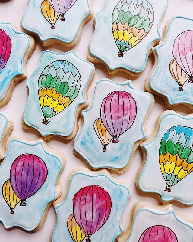 Taking elements from invitations and putting them on cookies is the BEST! I was honored to be asked to help out the nonprofit Vista Hill on their annual gala. Thank you Rachel for putting your faith in me! ☁️ 🎈 💫