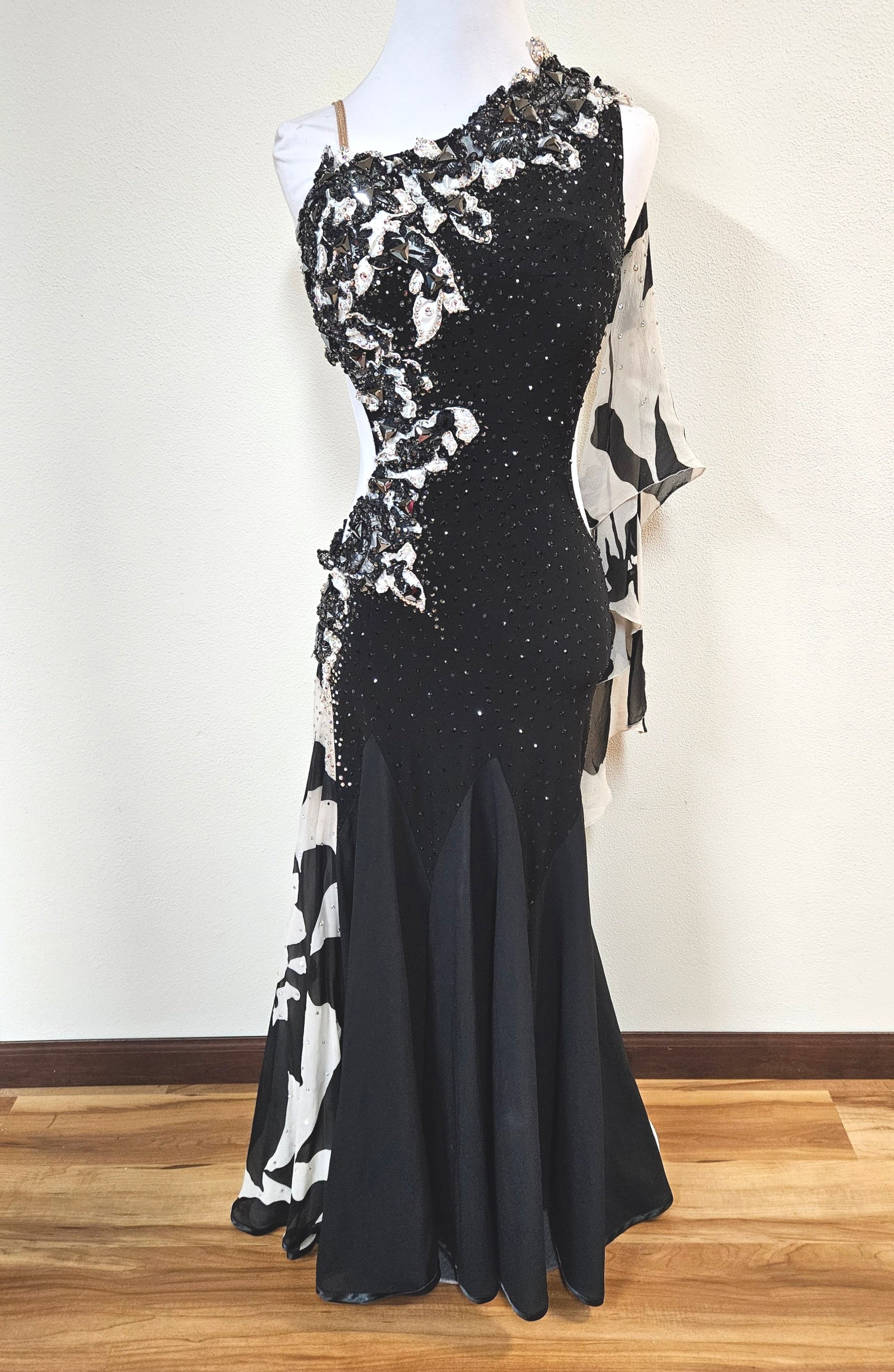 Evening Rental – GlamEdge Dress & Gown