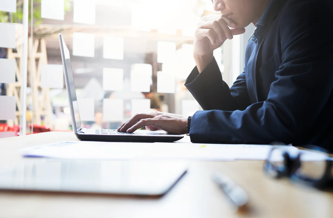 Businessman-working-analysis-business-information.-659493016_1266x832.jpeg