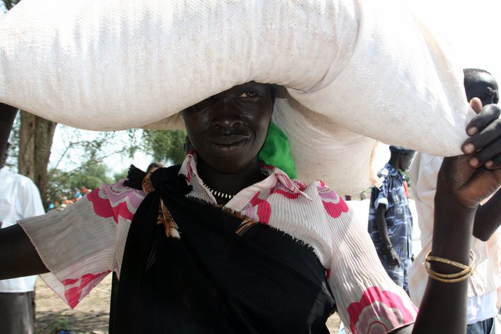 We travelled to the country's most volatile state, Jonglei, where most of the violence has been concentrated. In Akobo we found thousands of people waiting for a UN emergency food drop in the town of Akobo.