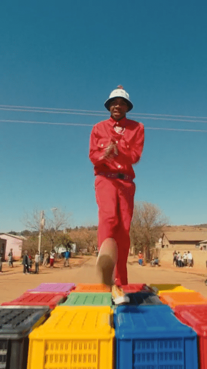 HO22_BVC_ThabangPantsula_08_9x16_IG-high.gif
