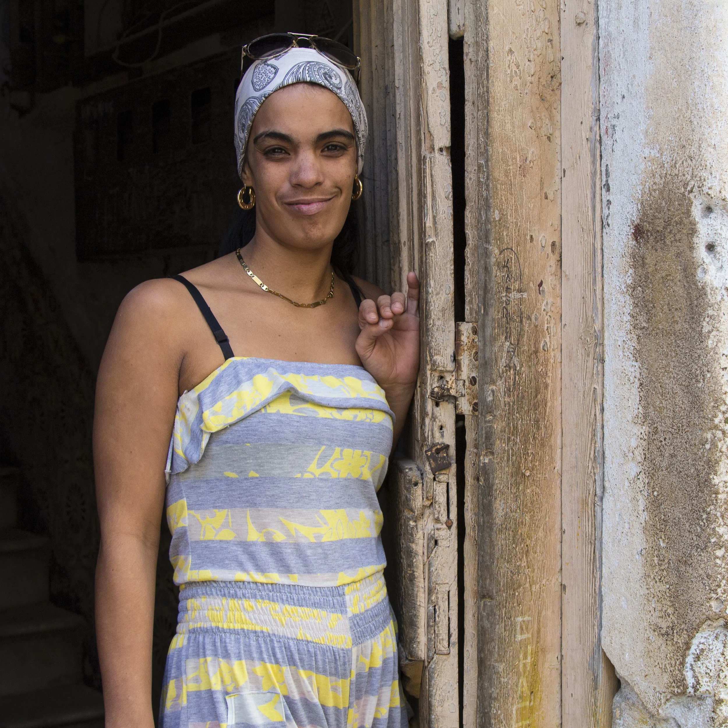 cuba select_girl by door_02_16-333.jpg