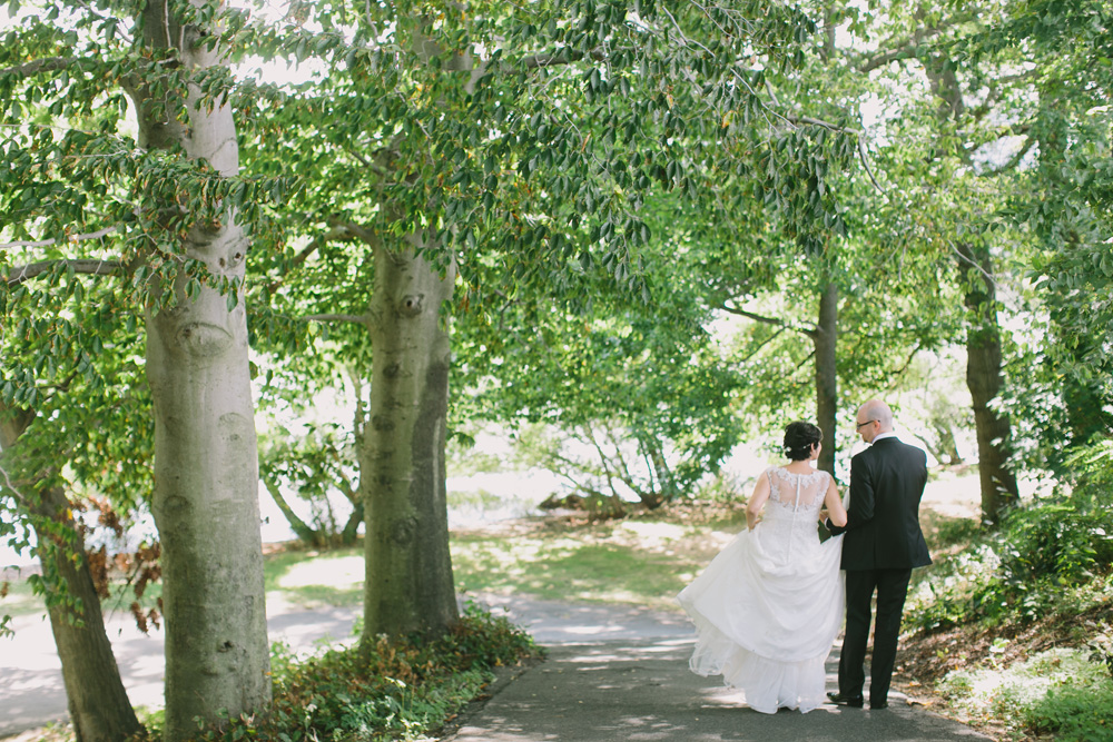 Melissa-Sung-Photography-New-York-Outdoor-Wedding-Cecee-Zhenia020.jpg