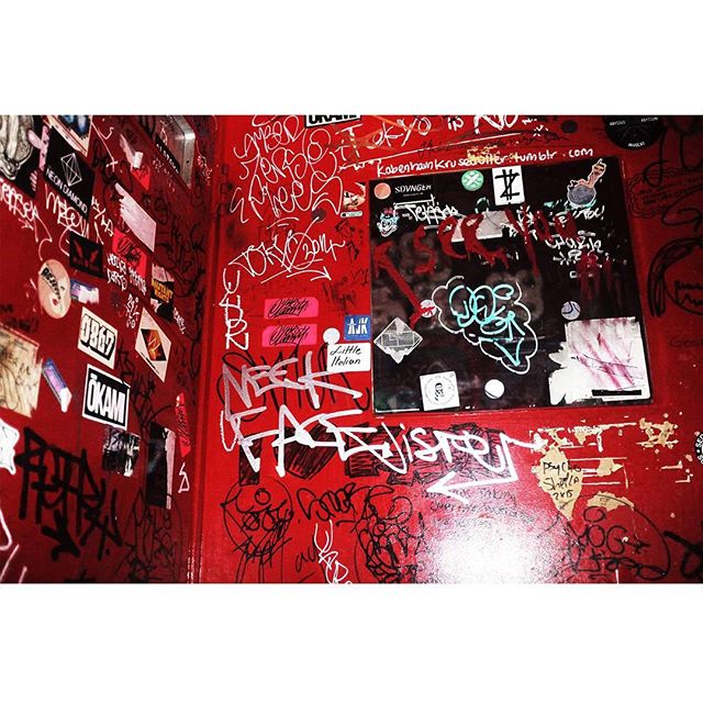 Day 303 | Red wall
#graffiti #tokyo #blackmirror #toilet #red #wall #streetart