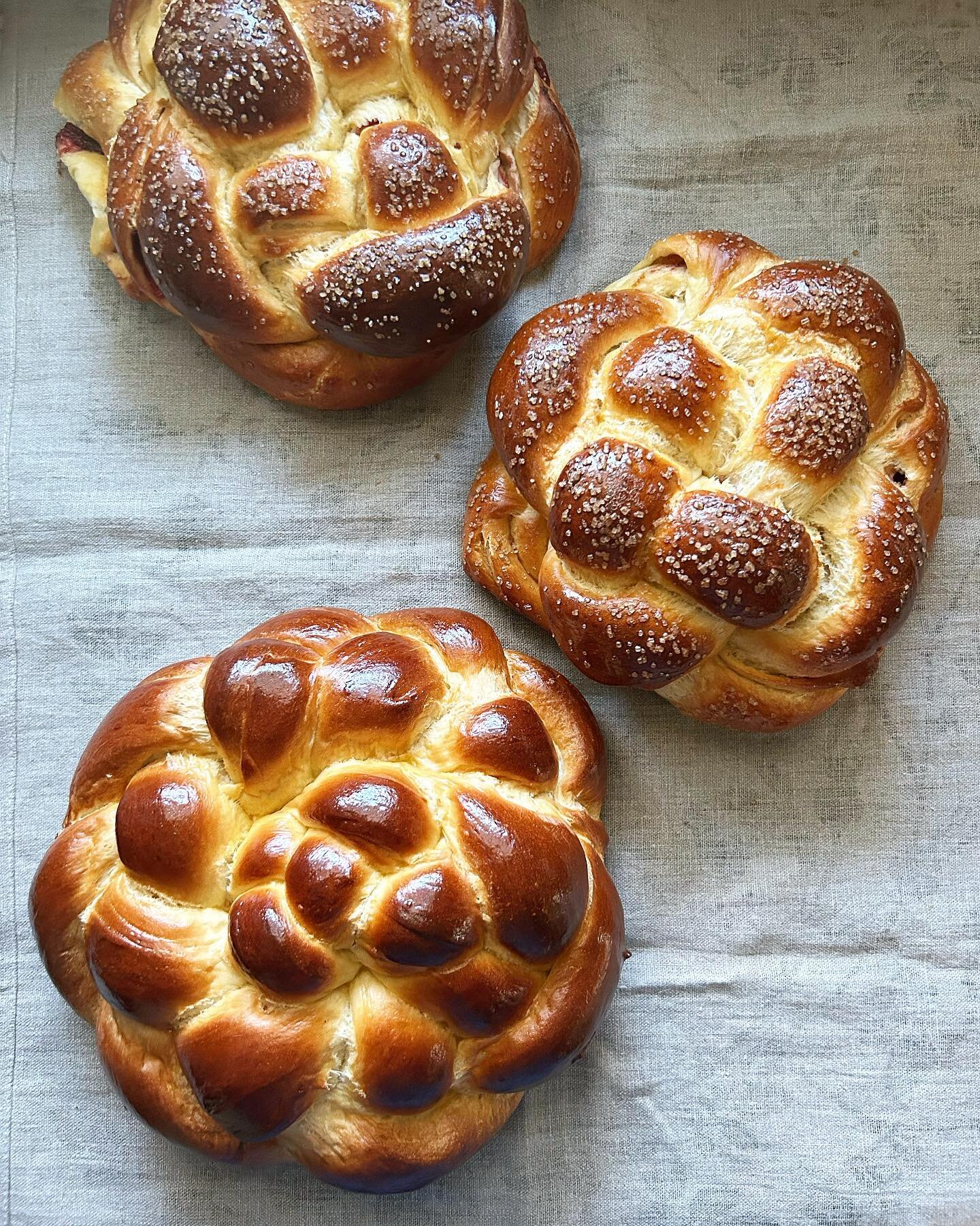 Two plum rosemary challahs and one shiny one for Rosh Hashanah Shabbat. Shanah Tovah! A sweet, joyful, challah-filled new lunar year to all. 🍯🍏🍎
