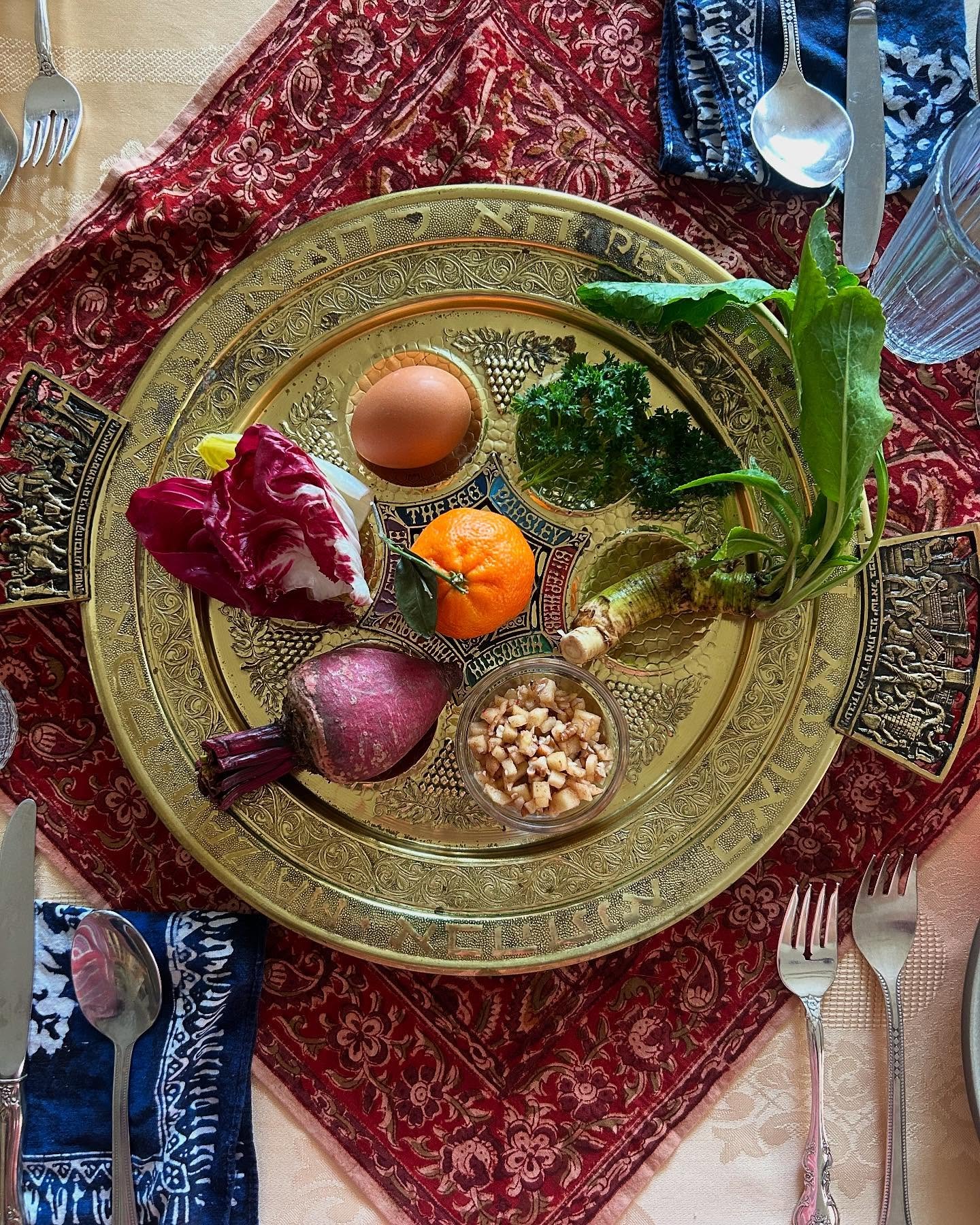 Passover menu highlights/photo dump:

🌱Seder plate with horseradish from friend&rsquo;s garden
🫛asparagus/snap pea/radish/herb salad
🐟@thesmokerypdx smoked fish platter
🍎haroset recipe from my book
🍊blood orange fennel braised chicken
🍓almond c