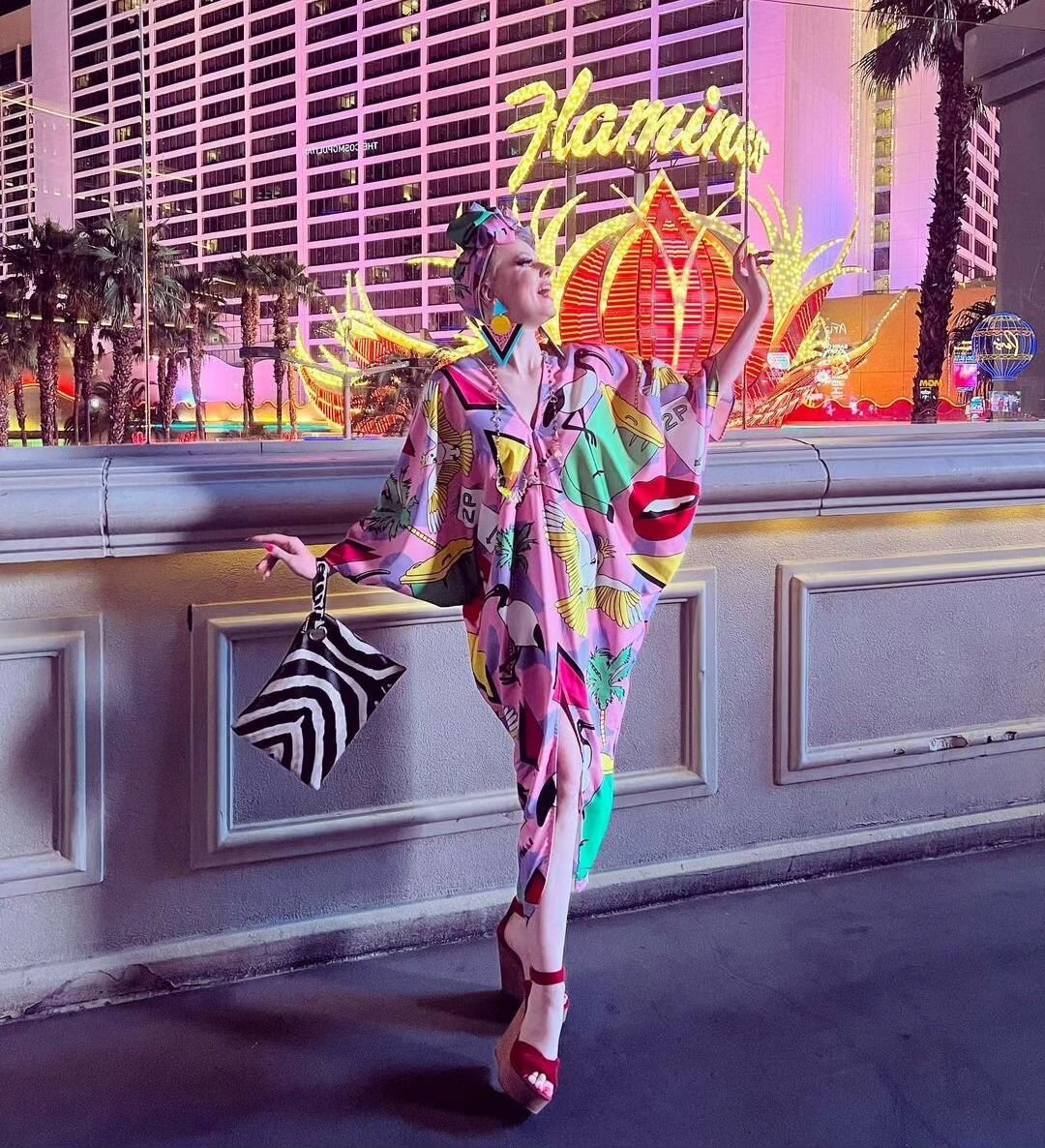 For the first time since I started designing under this pseudonym, the glorious @rubyslippers hath finally worn a full @fridalasvegas outfit in *actual* Las Vegas - at the iconic Flamingo no less!

Shop the 'Eleganza Australiana' Glamour Kaftan onlin