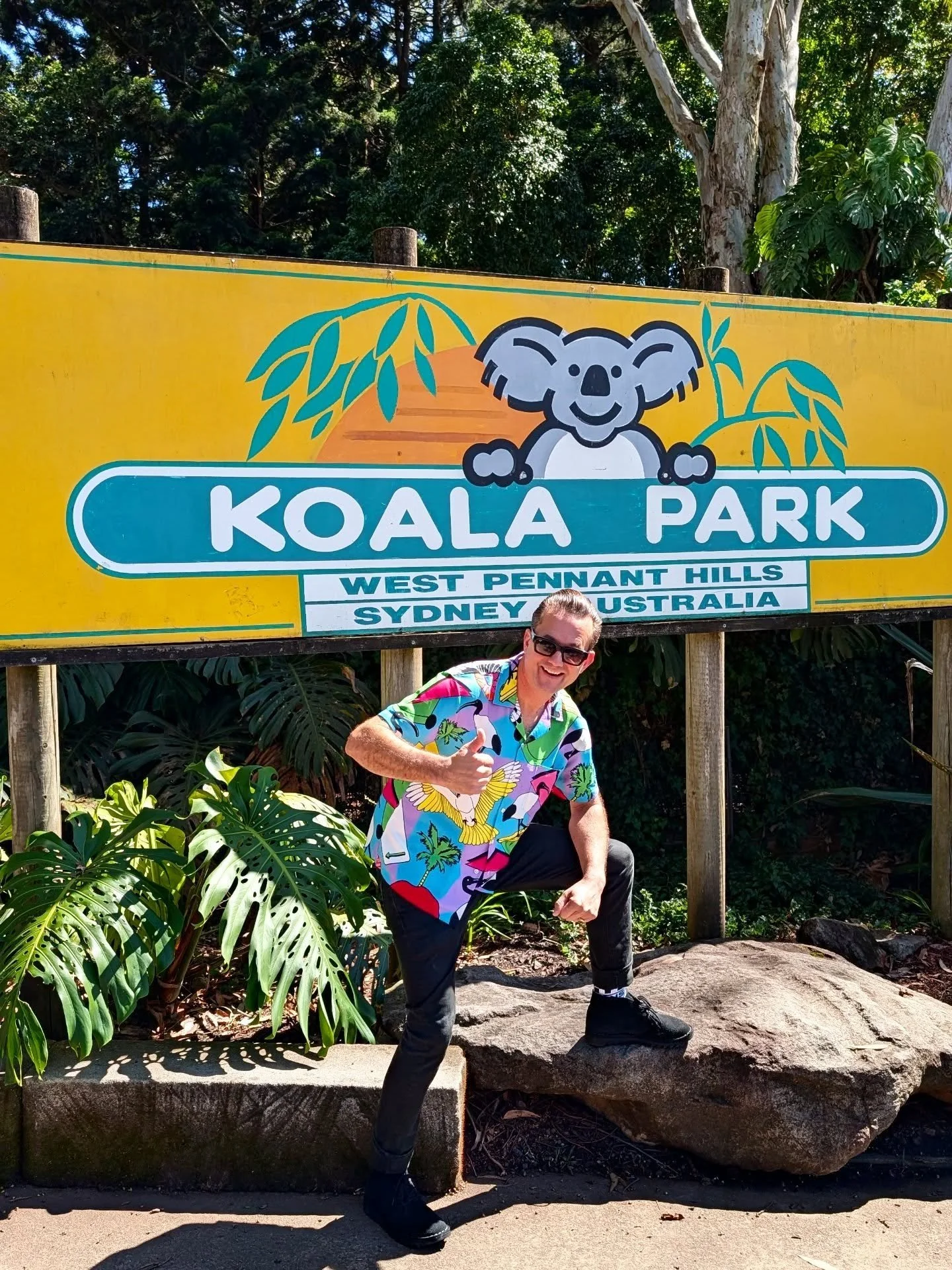 Merry Kitsch-mas from Koala Park in West Pennant Hills, Western Sydney! I couldn't resist doing some #Australianarama book research whilst visiting my Sydney fam for Chrissy, dragging @dodgydeluxe to his old neck o' the woods. 'Tis the season to gawk