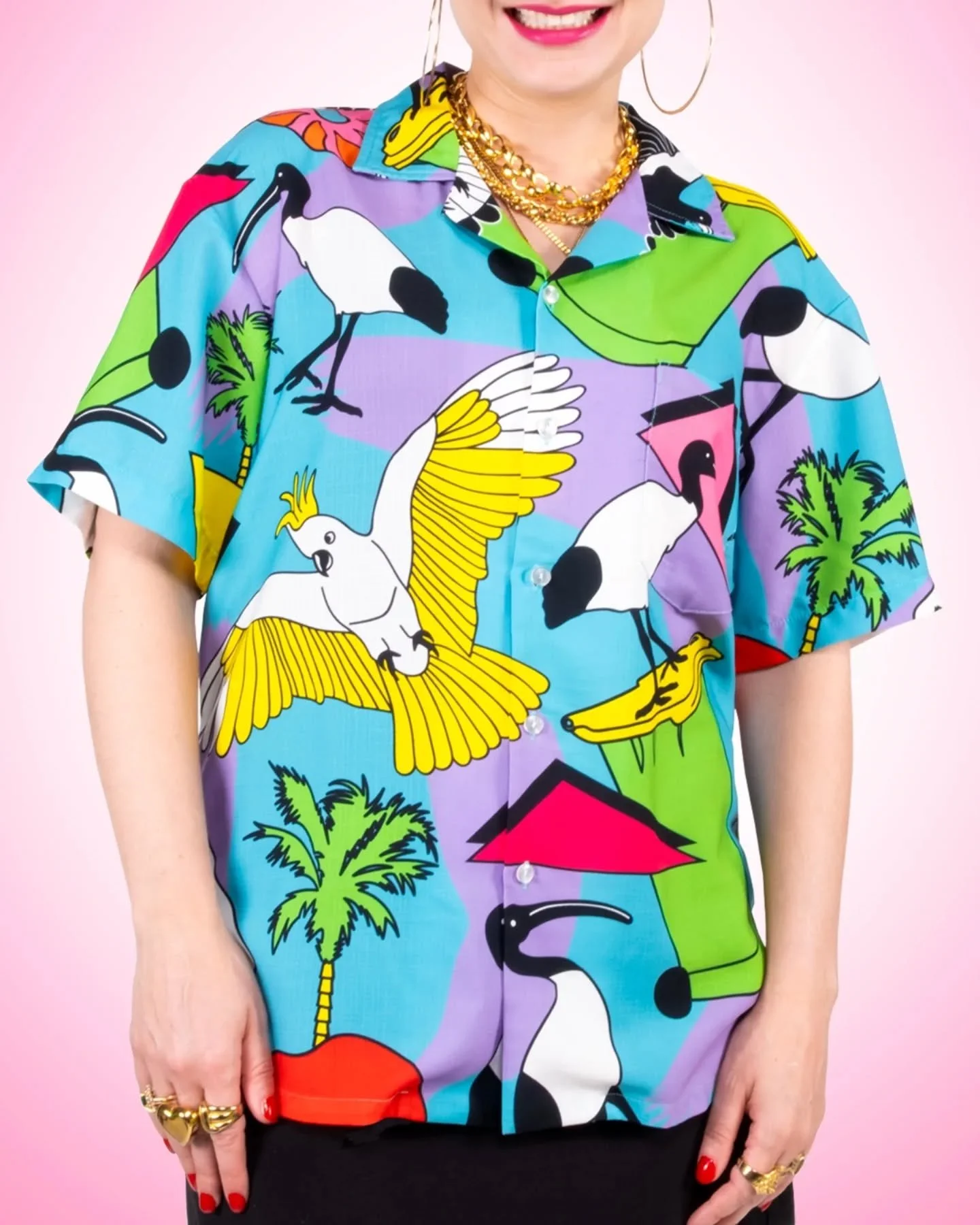 Pre-orders are open for my 'Eleganza Australiana' unisex button down shirt featuring a coupla notorious characters sqwarkin' round the 'burbs 🗑️🐔🌴 Limited edition, loud and louche - the perfect IOU Chrissy pressie for that pesky extrovert in your 