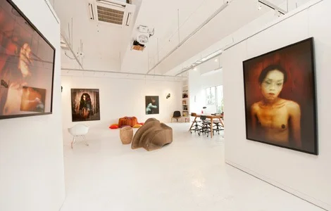 Just down the road from Horizon Plaza. Gallery and open terrace space for your lounging necessities.