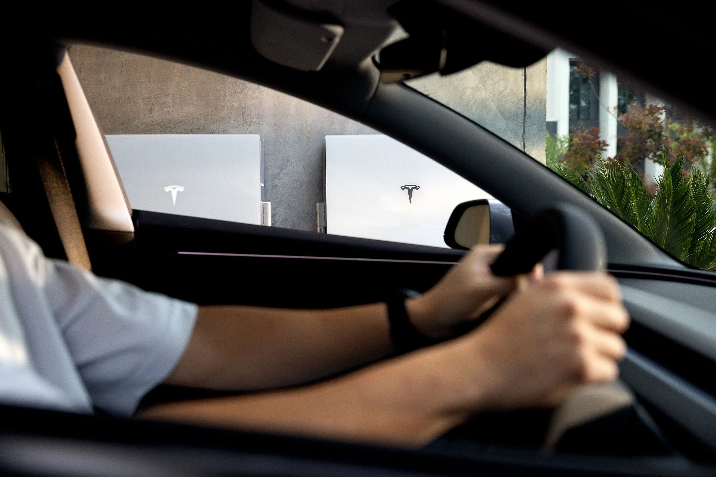 h.walker_tesla_au_146_v3_50pc.jpg