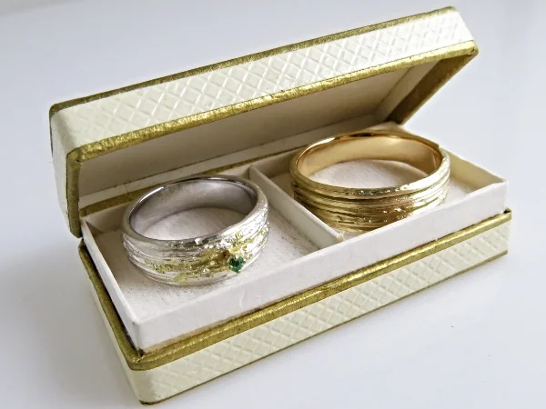Vintage doosje met trouwringen