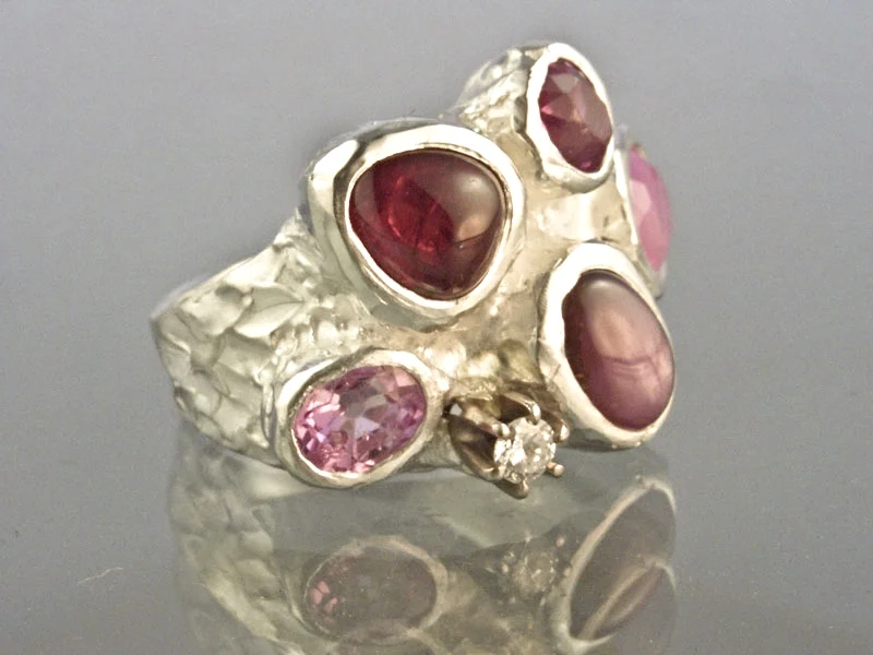 Ring met stenen verzameld op reis