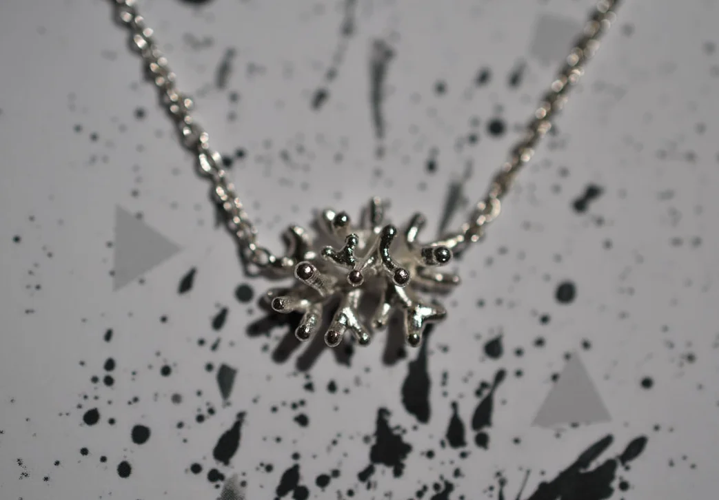 koralen-ketting-zilver-middel-structuur-natuurlijk-bohemian-liesbethbusman-sieraden.jpg
