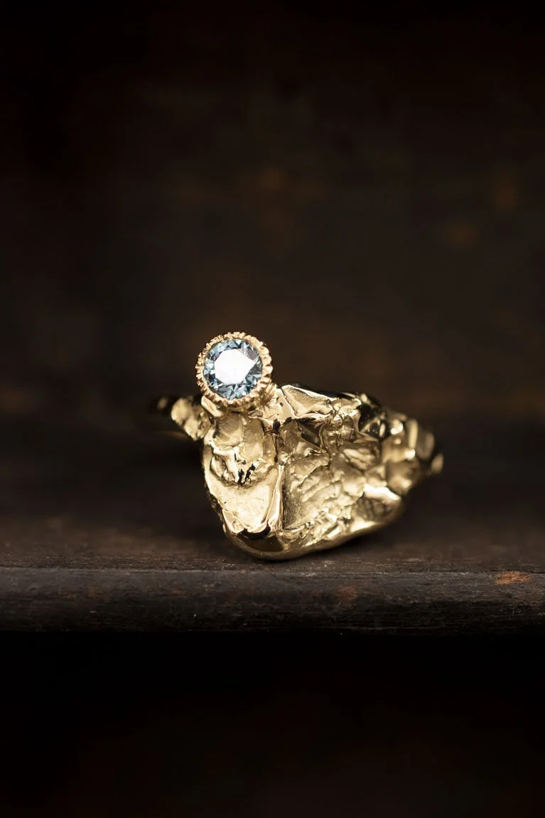 exclusieve-handmade-alternative-gold-rings-liesbeth-busman-saagaedsc_74561150x200ppi.JPG