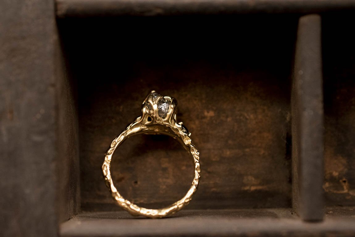 Viriditas-takjesring-wortel-ring-ruwe-diamant-dsc_74151150x200ppi.JPG