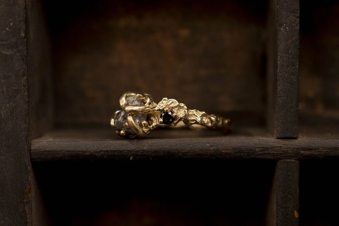 Viriditas-takjesring-wortel-ring-ruwe-diamant-dsc_74171150x200ppi.JPG