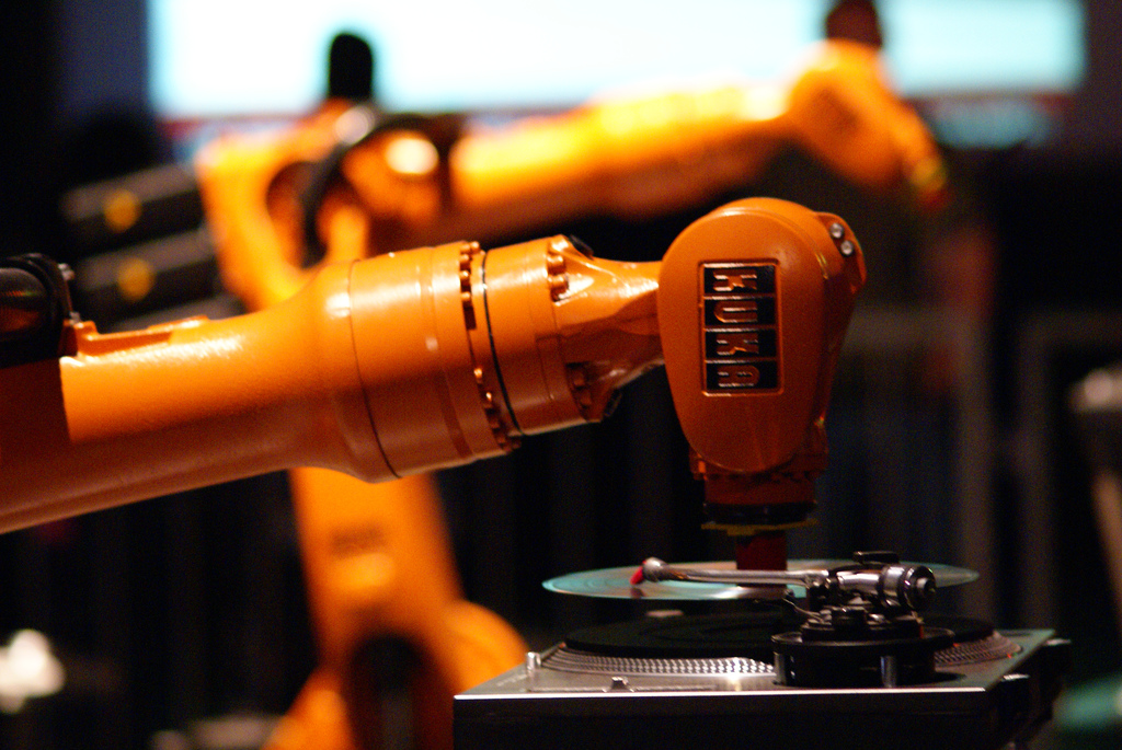 Industrial_robot_dj.jpg