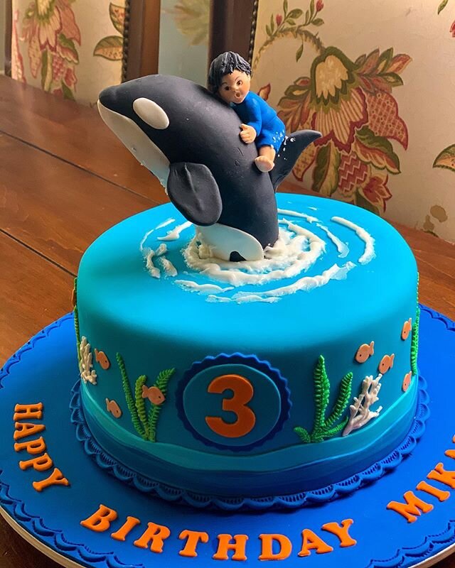 The Big 3! Happy Birthday Mikail...we loved making this whale of a cake for you! 🐳 @cakesmercedes .
.
.
.
#customcakes #funcakes #caketutorial #cakedecorating #cakedesign #cakedecor #cakestyle #sugarart #orlando #fondant #cakecommunity #fondantcake 