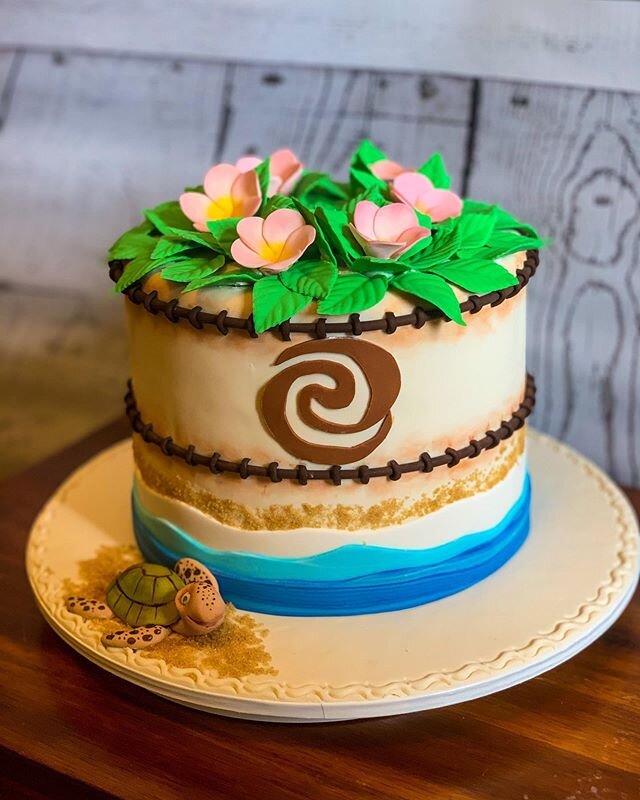 We just love this Moana inspired Birthday Cake @cakesmercedes made. Check out the sweet sweet  turtle 🐢 .
.
.
.
#customcakes #funcakes #caketutorial #cakedecorating #cakedesign #cakedecor #cakestyle #sugarart #orlando #fondant #cakecommunity #fondan