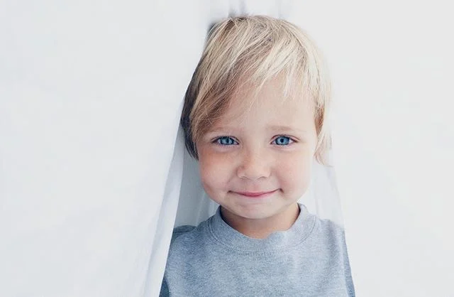 A happy kid, a fitted sheet, and a studio flash. .
.
#paulcbuff #digibees #filmconvert #lightmodhacks