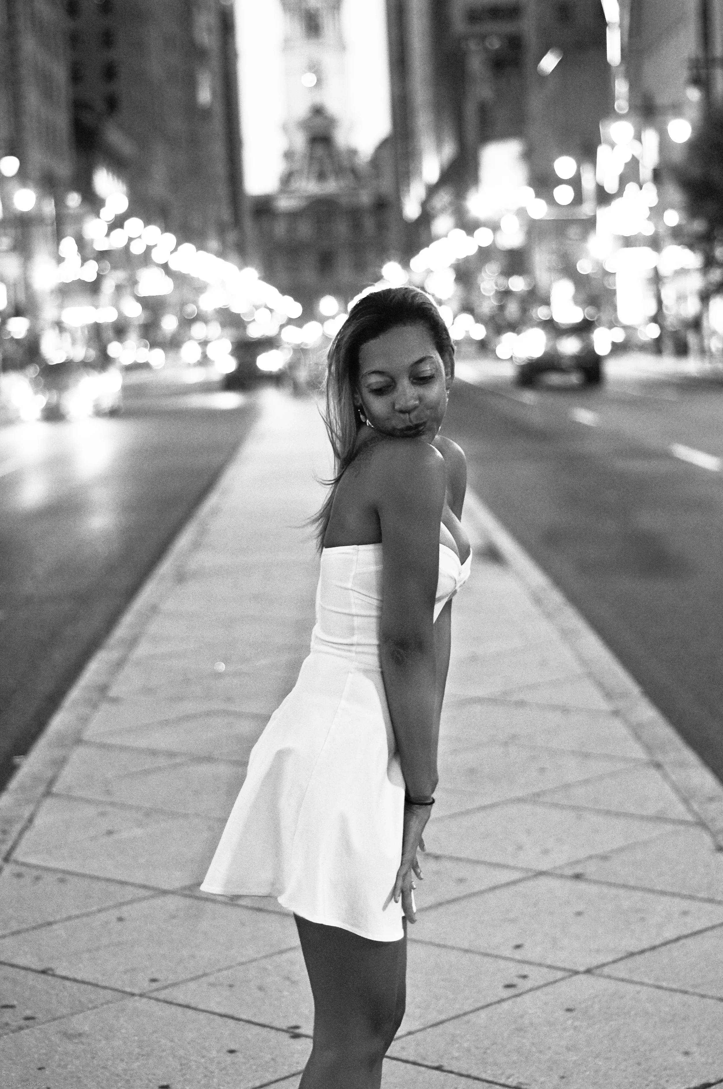 Marilyn Monroe pose with a over the shoulder pee-a-boo expression. I love it.