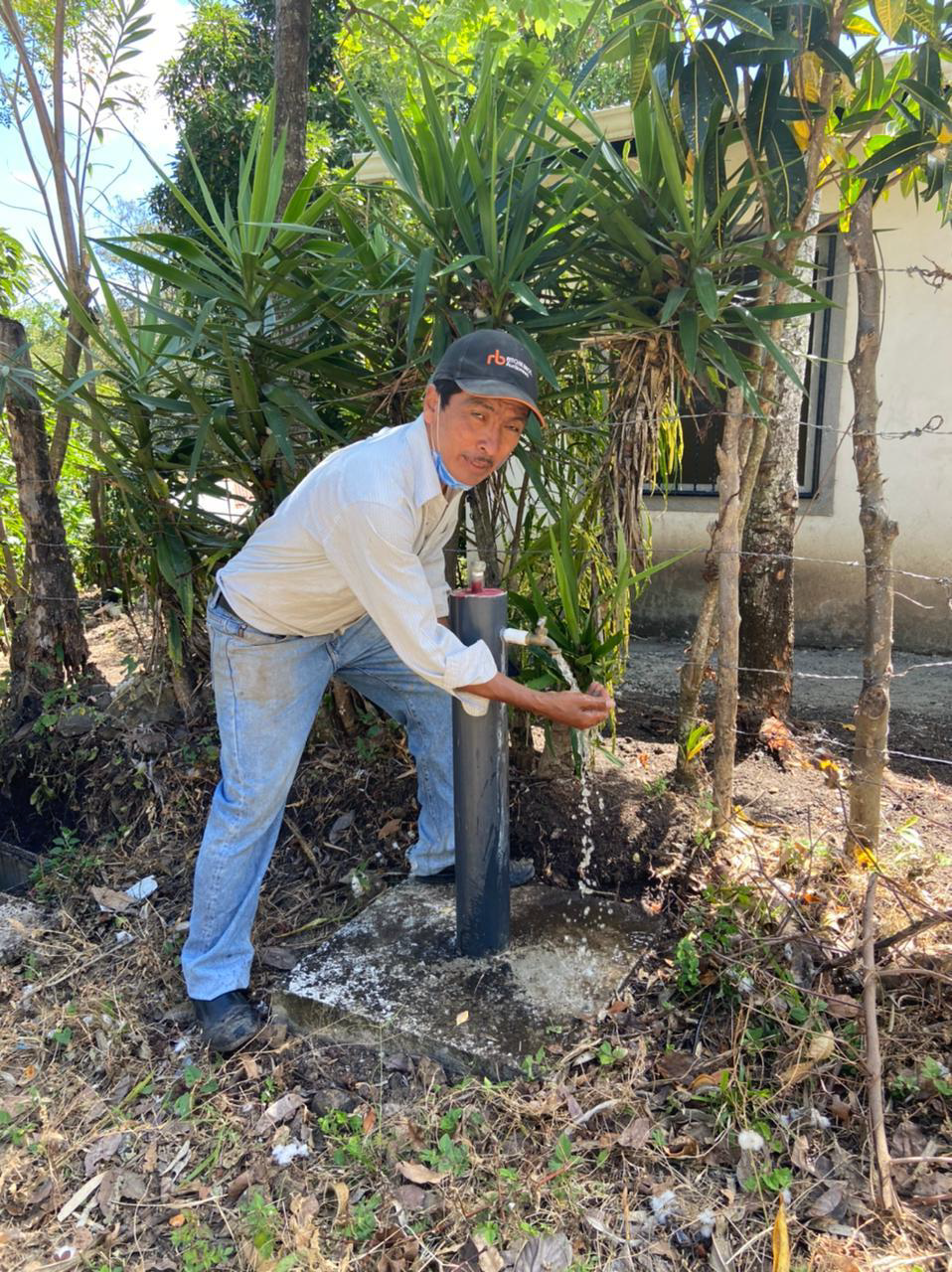     Water flowing from tap stands during system disinfection&nbsp;    