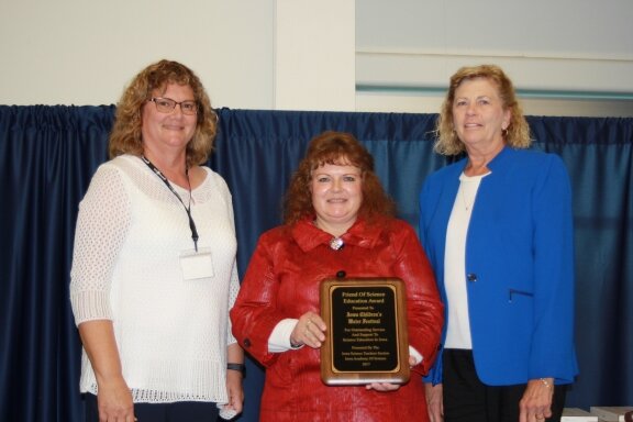 2017 Corporate Friend of Science Award was presented to Iowa Children’s Water Festival by Lisa Chizek (L), Chair of the Iowa Science Teaching Section. Accepting for Iowa Children’s Water Festival is Kristi Wildung and Linda Kinman (R).