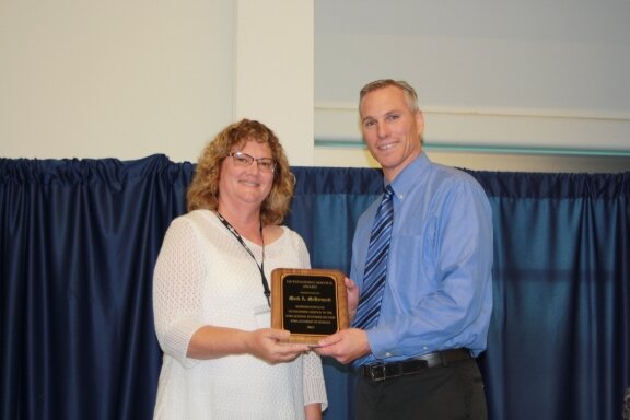 Mark McDermott (R), clinical associate professor of science education at the University of Iowa, received the 2017 Outstanding Service Award from Lisa Chizek, Chair of the Iowa Science Teachers Section.
