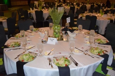 How to plan a large wedding