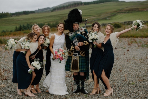 Planning a wedding on a holiday weekend - photo by Smart