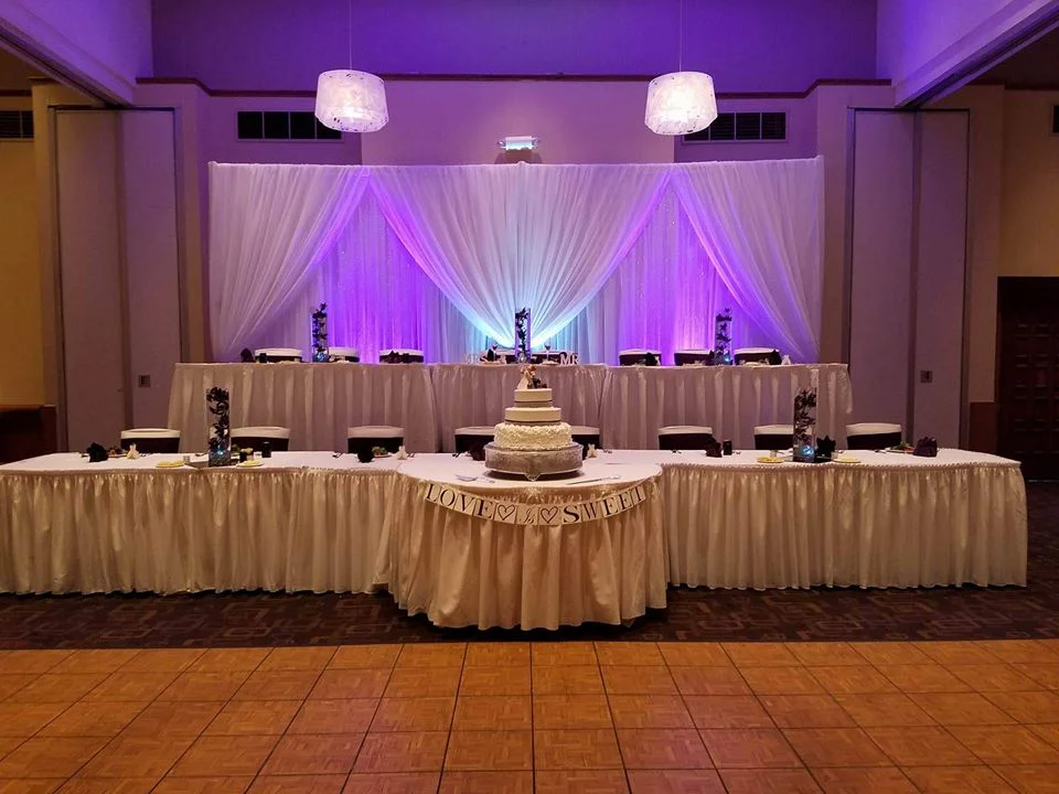 Great cakes and creative wedding decor