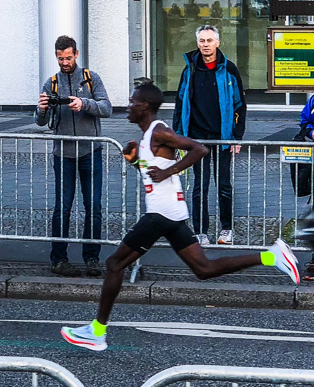 Erick Kiptanui, the winning runner.