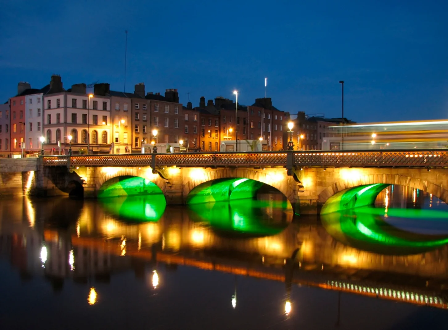 River-Liffey-Bridge-By-Night-Dublin2.jpg