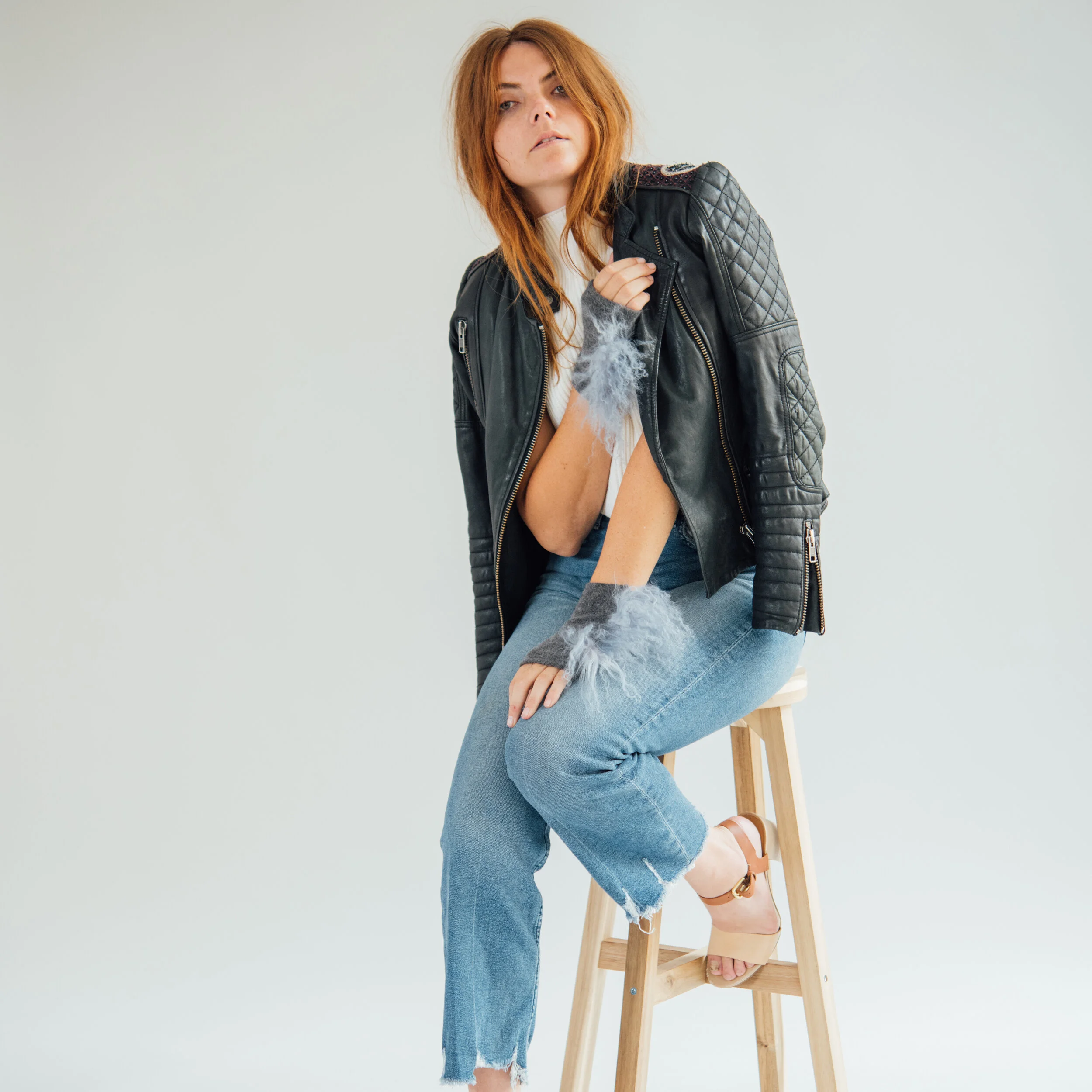Arae_WhiteMittens-8.jpg