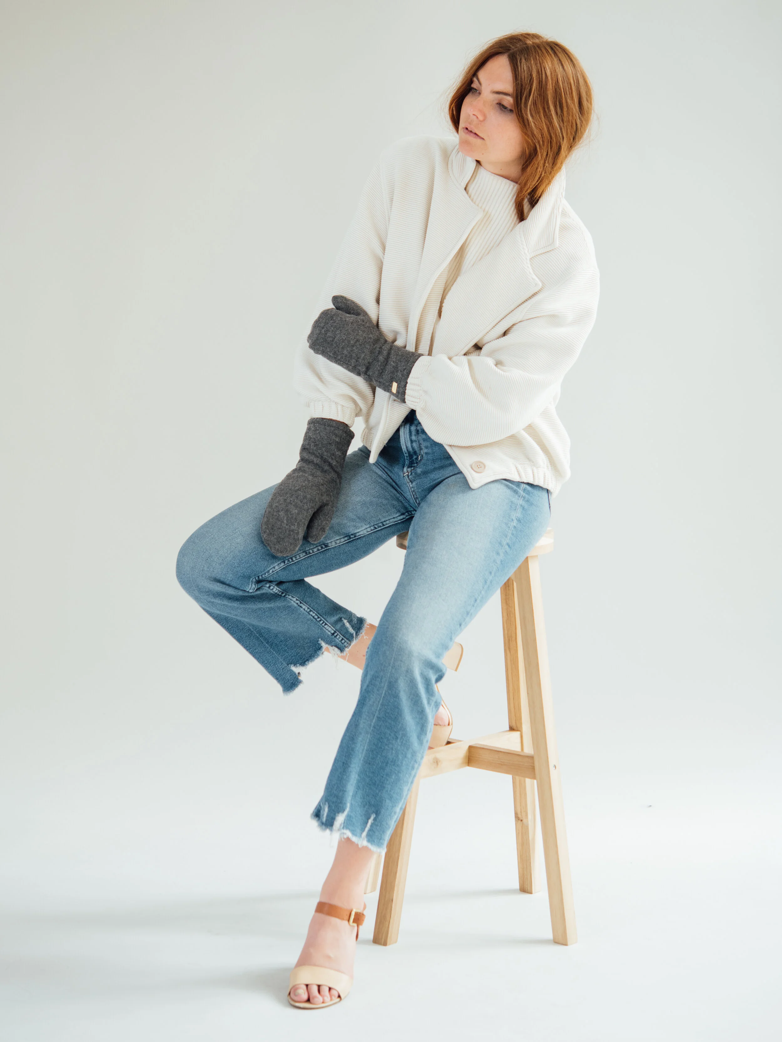 Arae_GreyFullMittens-3.jpg