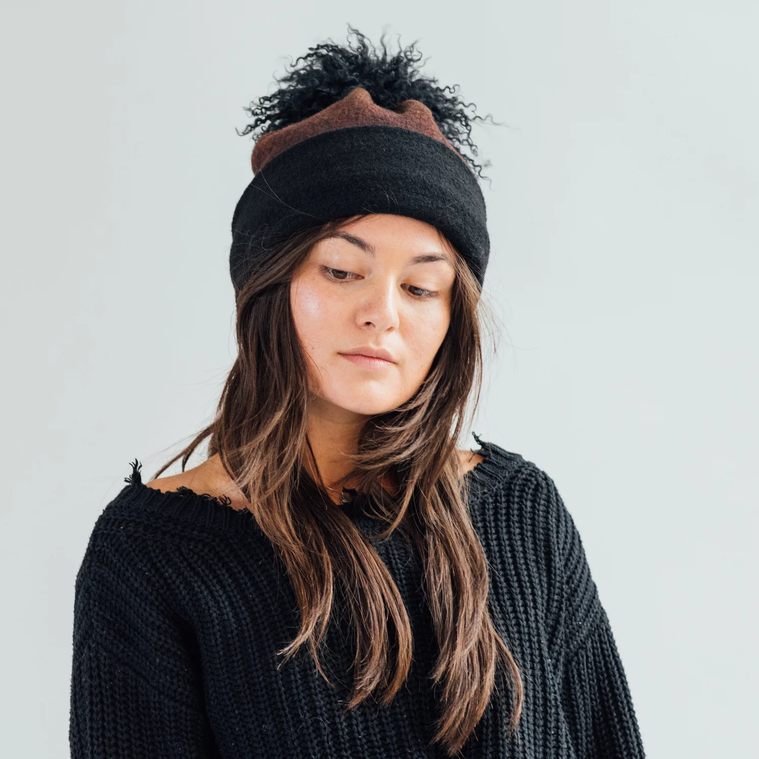 Arae Aura Wool Beanie Hat Onyx Shibori Mongolian Lamb Pom  display picture 3