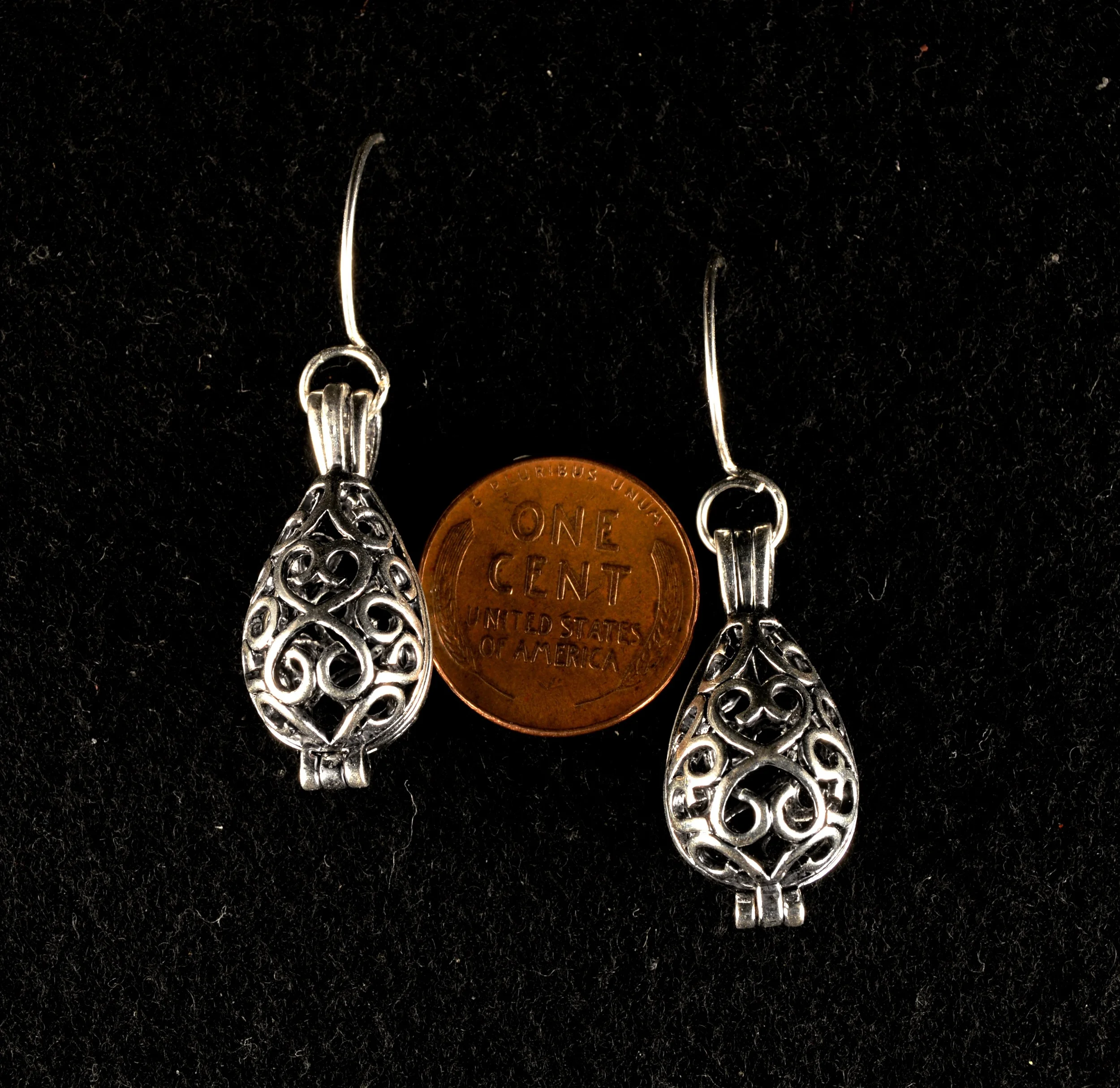 platinum silver zinc lace antique essential oil locker earrings