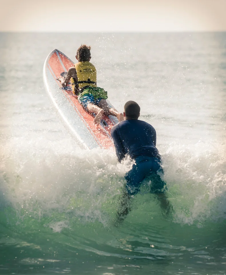 ILM_SurfersHealing_2015_MondayCamp_gettingthruthebreakers_8182015.jpg