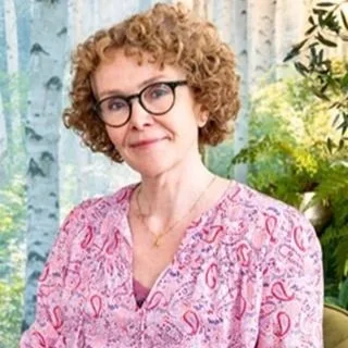 Debbie is a counsellor who works with both individuals and couples for relationship therapy in Chiswick West London