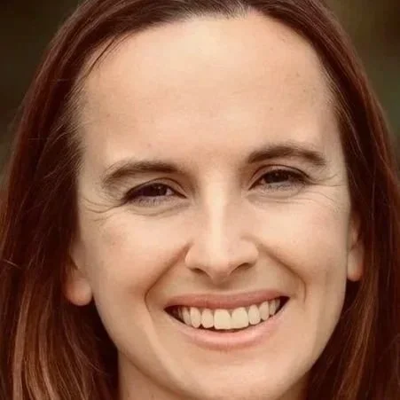 Claudia is a child and adolescent counsellor and psychotherapist who also works with young adults for counselling and psychotherapy sessions in Chiswick W4