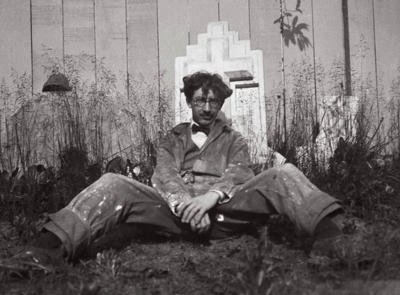 Edgar in 1924 outside Ianelli Studios in Park Ridge, IL.jpg