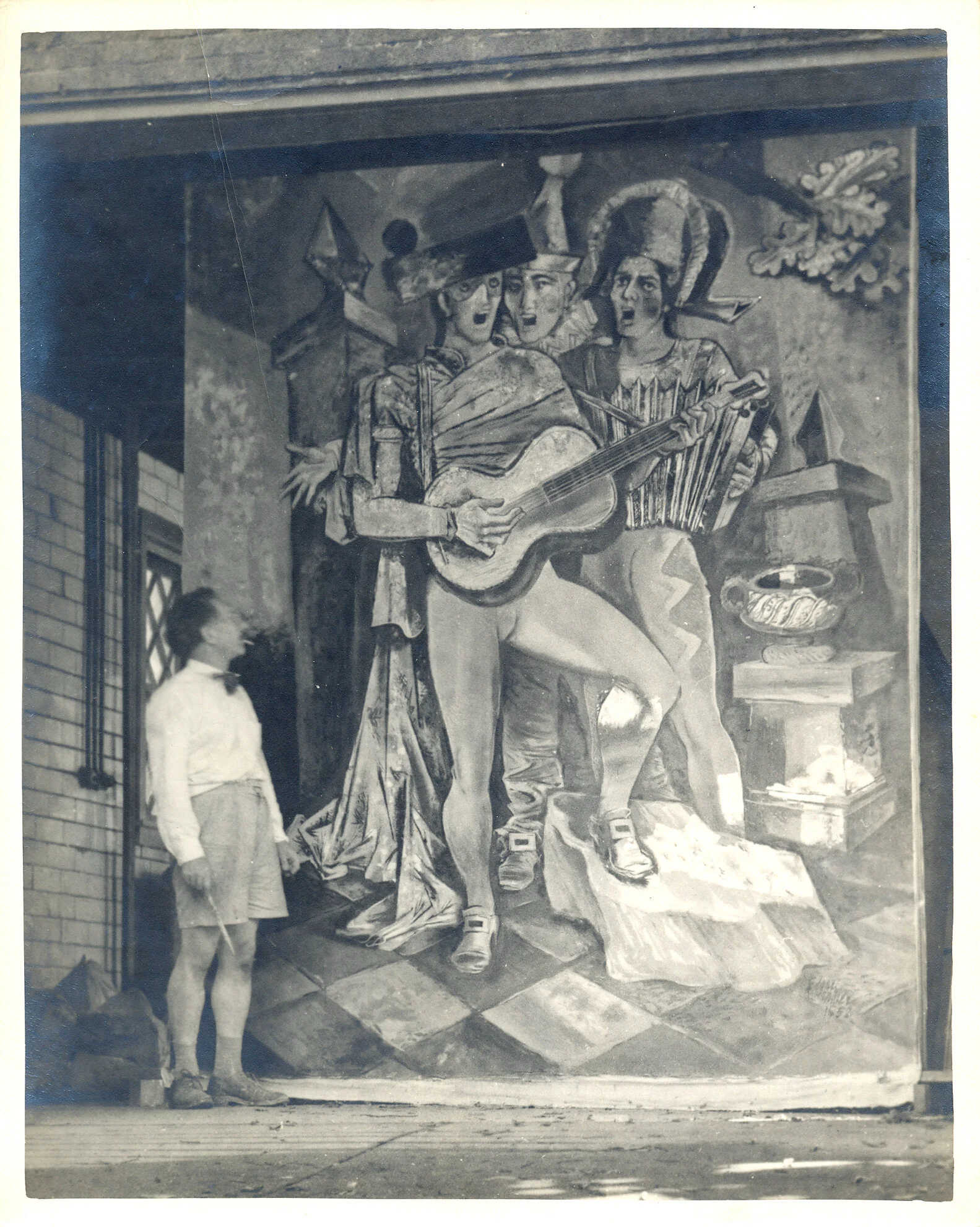 Edgar poses before a finished mural 19520001.jpg