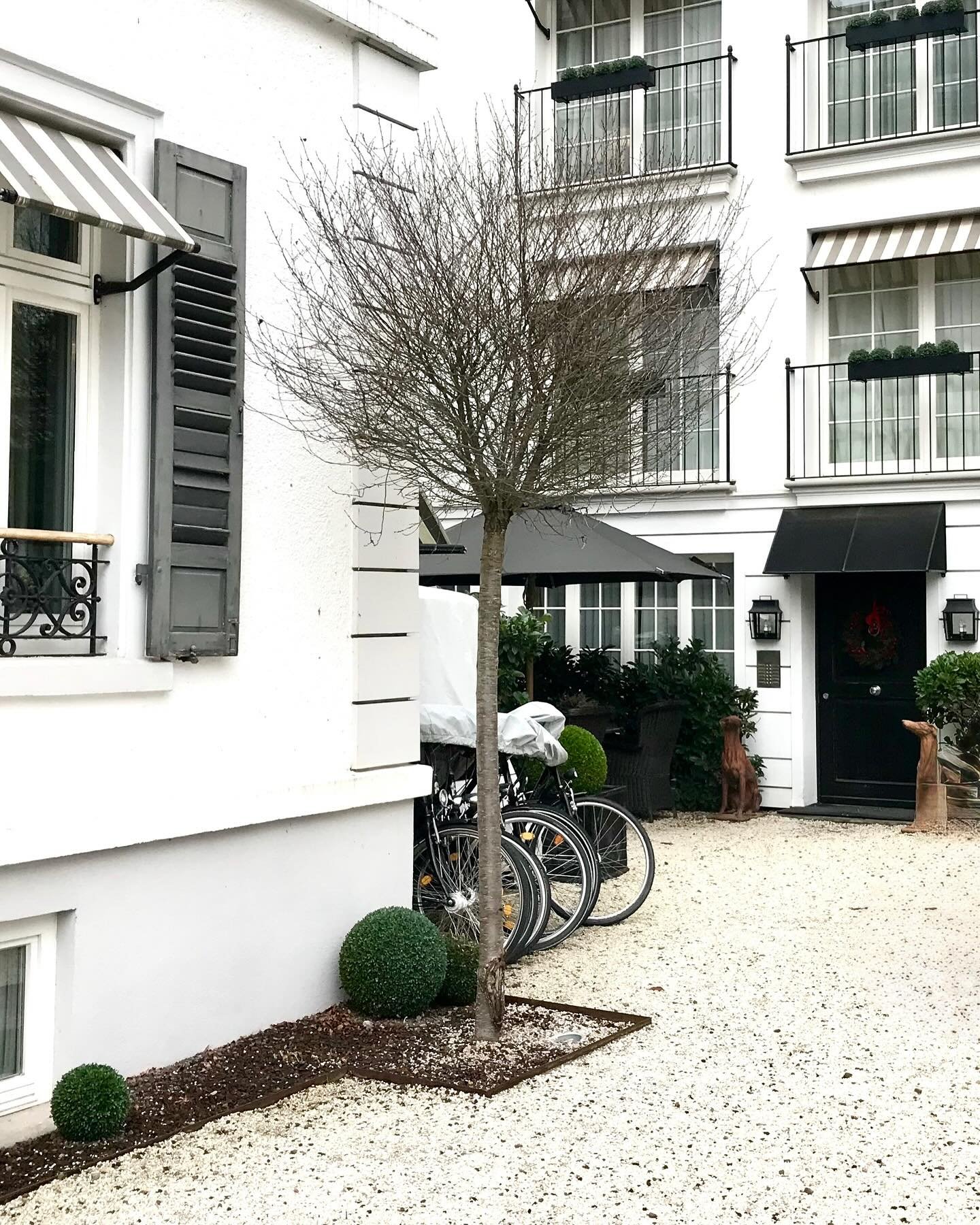 The perfect stay in Heidelberg, Germany!

@hotelheidelbergsuites @smallluxuryhotels 

&hellip;

We visited Heidelberg at the start of our Germany road trip during Christmas time. We had heard Heidelberg is cute but it turned out to be incredibly char