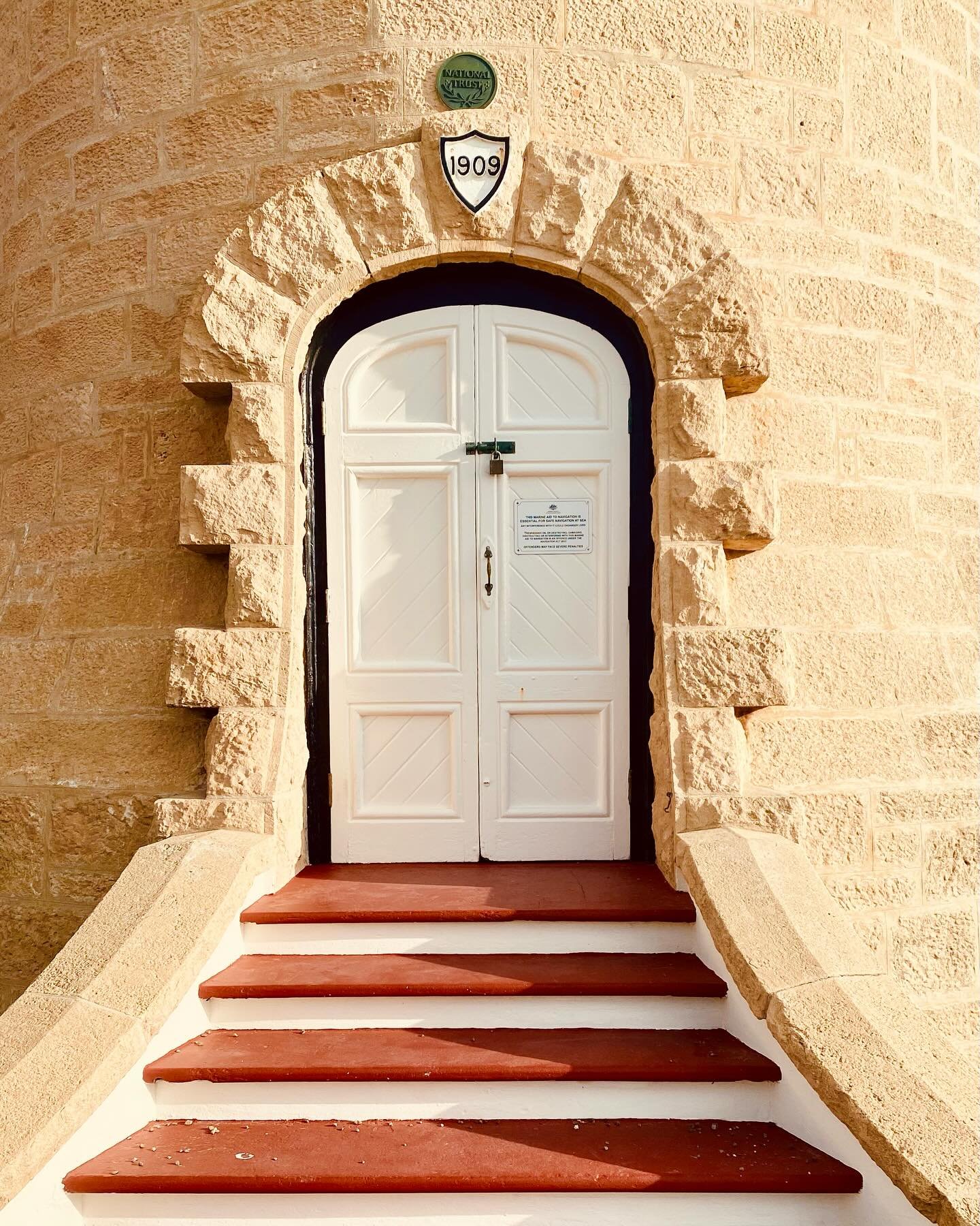 The Cape du Couedic Lighthouse Door!

@authentickangarooisland @southaustralia @officialfleurieupeninsula @parksaustralia @nationalparkssa 

&hellip;

Arguably one of my favorite doors. Probably cos it belongs to one of the most beautiful lighthouses